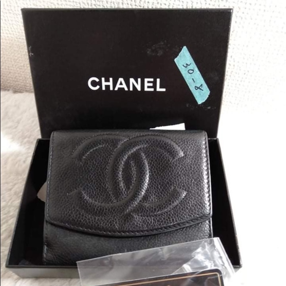 chanel compact wallet caviar